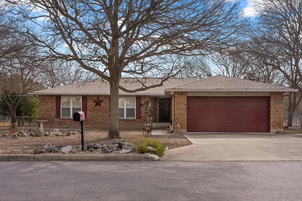 415 Mack Hollimon Dr, Kerrville, TX 78028 - Image #1