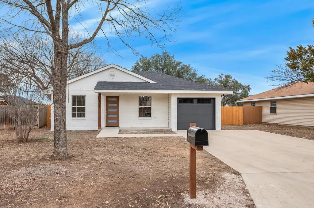 405 N Goss St, Kerrville, TX 78028 - Image #1