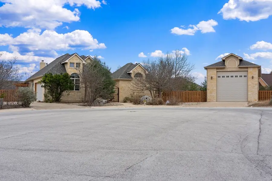 1894 Summit Top Dr, Kerrville, TX 78028 - Image #2