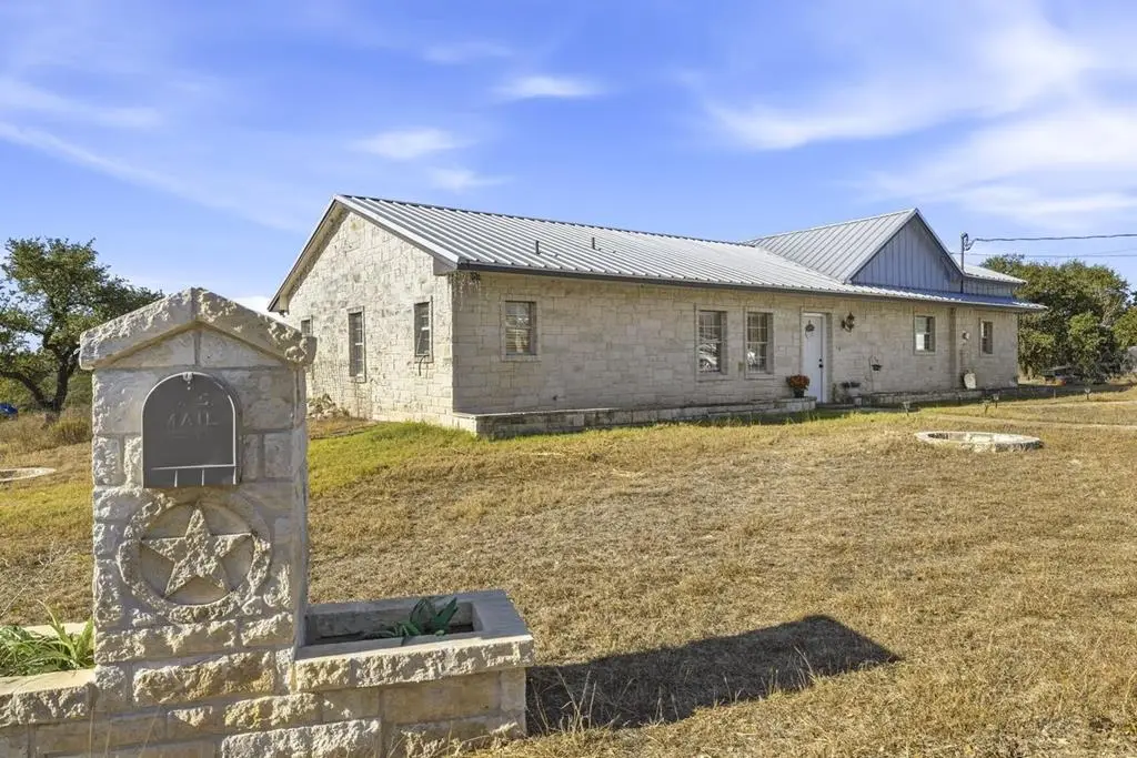 148 Michon Dr S, Kerrville, TX 78028 - Image #1