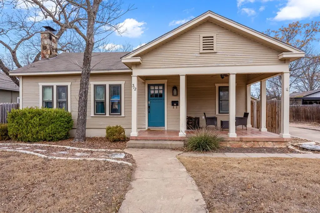 312 Lytle St, Kerrville, TX 78028 - Image #1