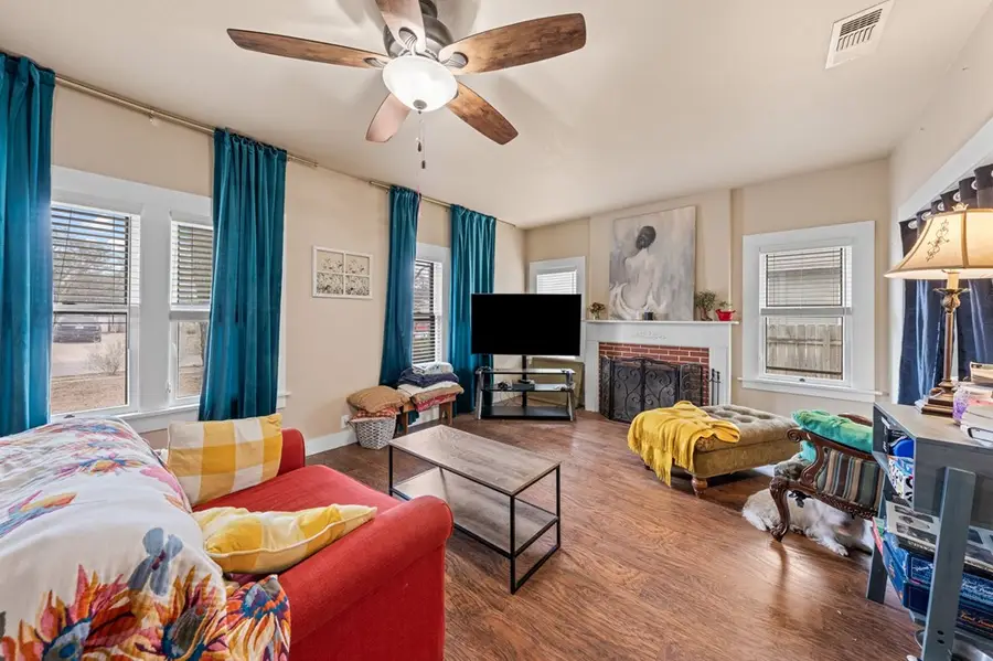 312 Lytle St, Kerrville, TX 78028 - Image #2