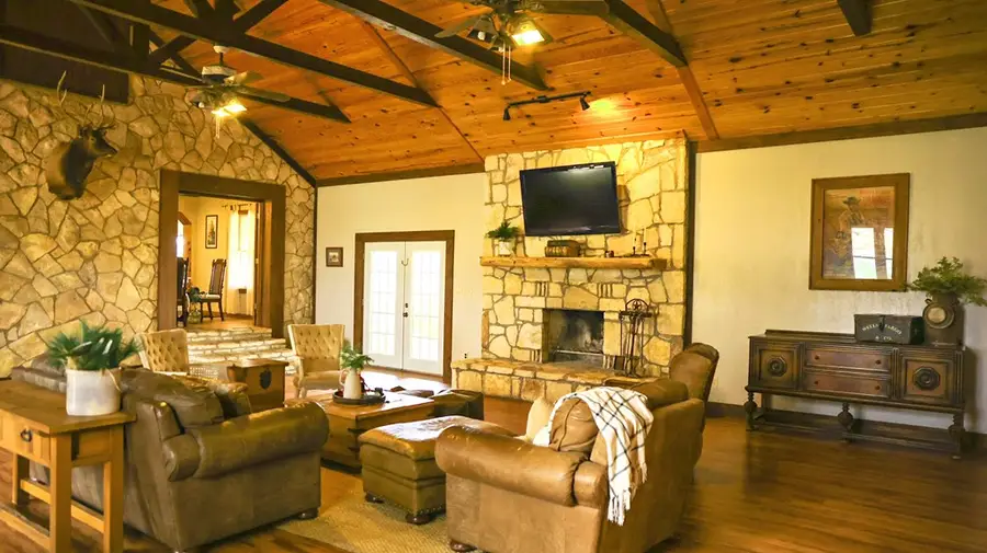 240 Peterson Farm Rd, Kerrville, TX 78028 - Image #2