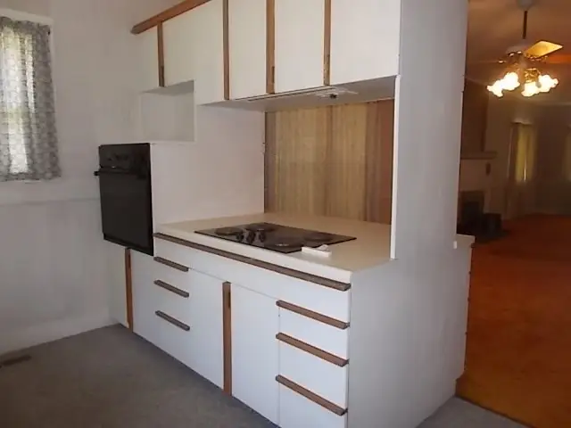 912 N Tivy St, Kerrville, TX 78028 - #3