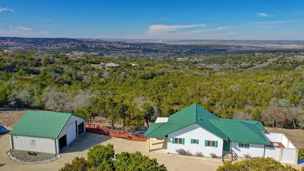 100 Lesiker Lane, Center Point, TX 78010