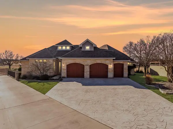 2917 Rock Barn Dr, Kerrville, TX 78028