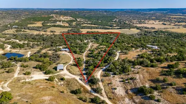 135 Feather Ridge Rd, Center Point, TX 78010