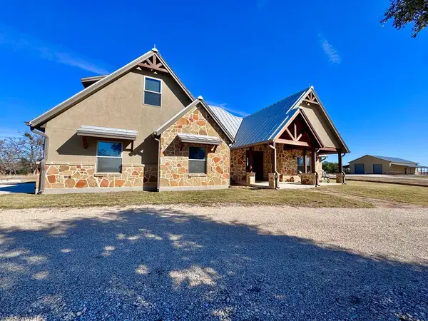 195 N Kamira Dr, Kerrville, TX 78028