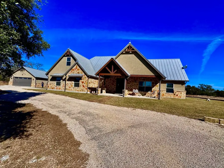 195 N Kamira Dr, Kerrville, TX 78028 - #2