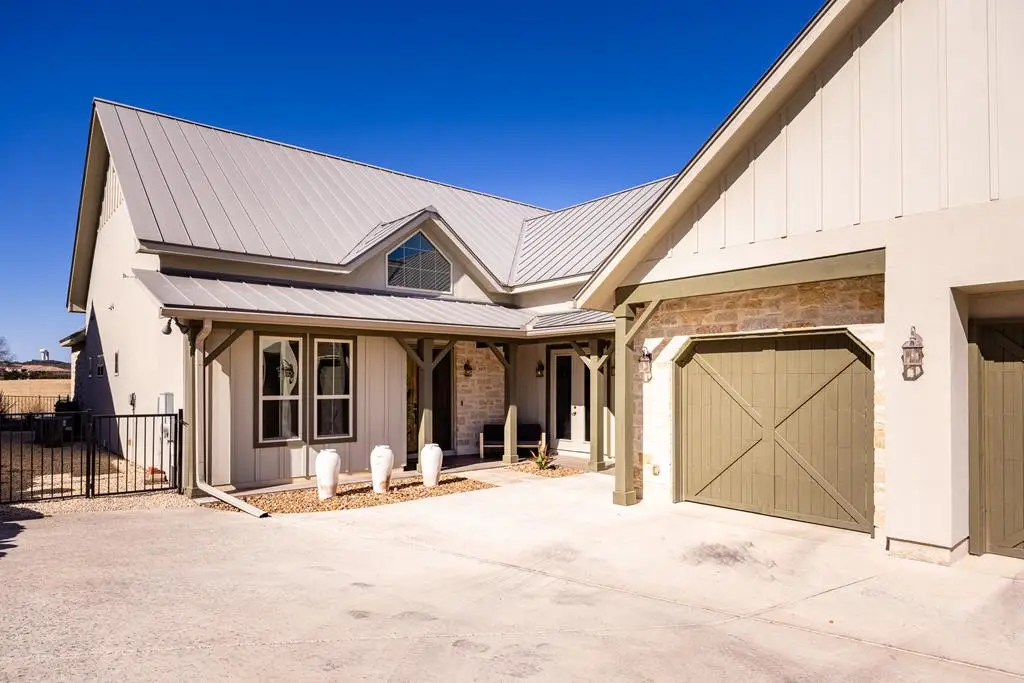 3200 #8 Pinnacle Club Dr, Kerrville, TX 78028 - Image #1