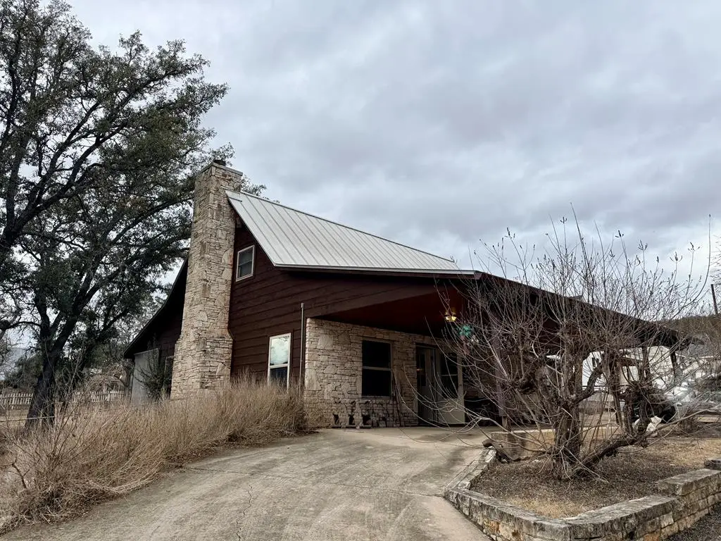 19 E River Oaks Lane, Ingram, TX 78025 - Image #1