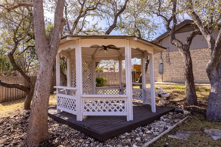 407 Meadow Ridge Dr, Kerrville, TX 78028 - #2