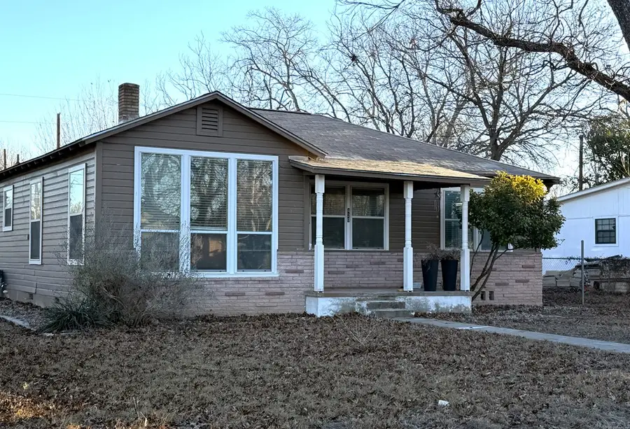 420 N Stonewall St, Kerrville, TX 78028 - #2