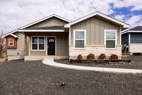 240 Pin Oak Way, Kerrville, TX 78028