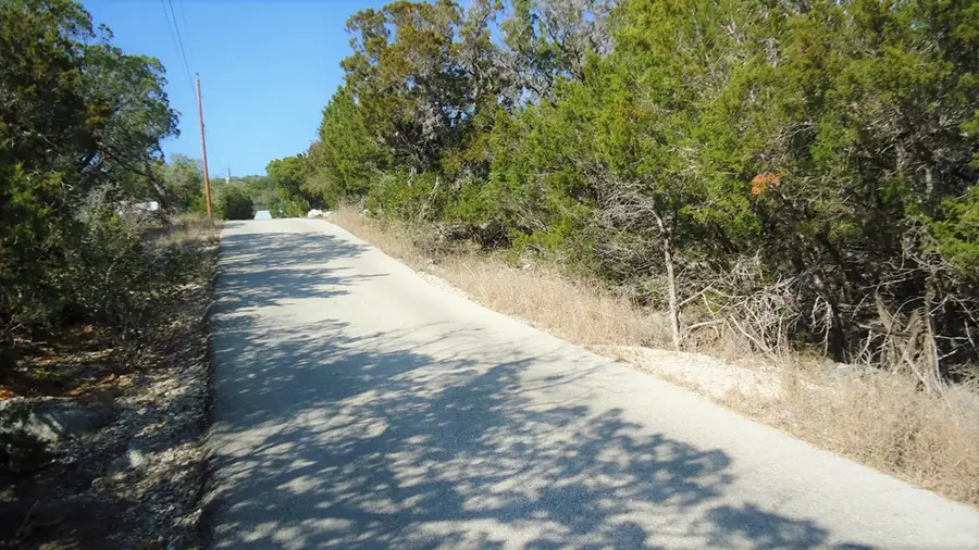 190 Bluebonnet Dr, Concan, TX 78838 - #2