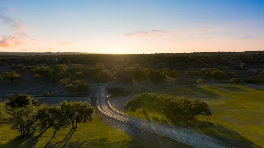 521 N Bluff Creek Rd, Center Point, TX 78010 - #2