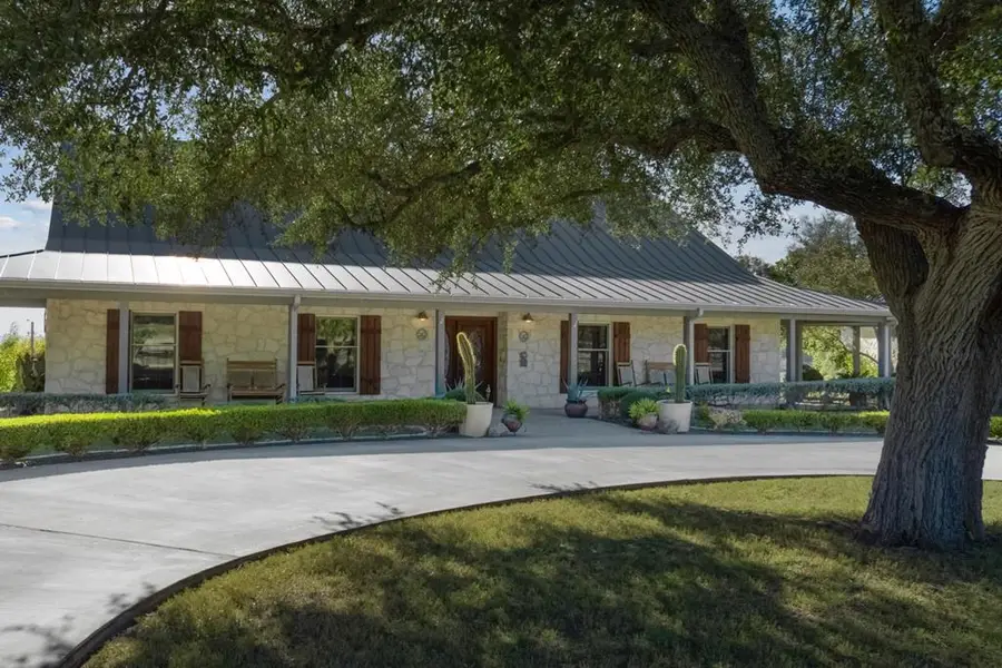 521 N Bluff Creek Rd, Center Point, TX 78010 - #3