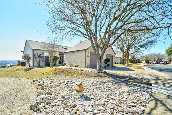 1004 Edinburgh, Kerrville, TX 78028