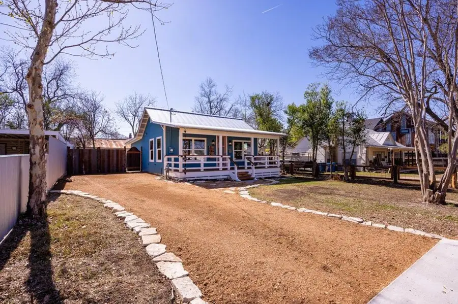 509 N Robinson Ave, Kerrville, TX 78028 - #2