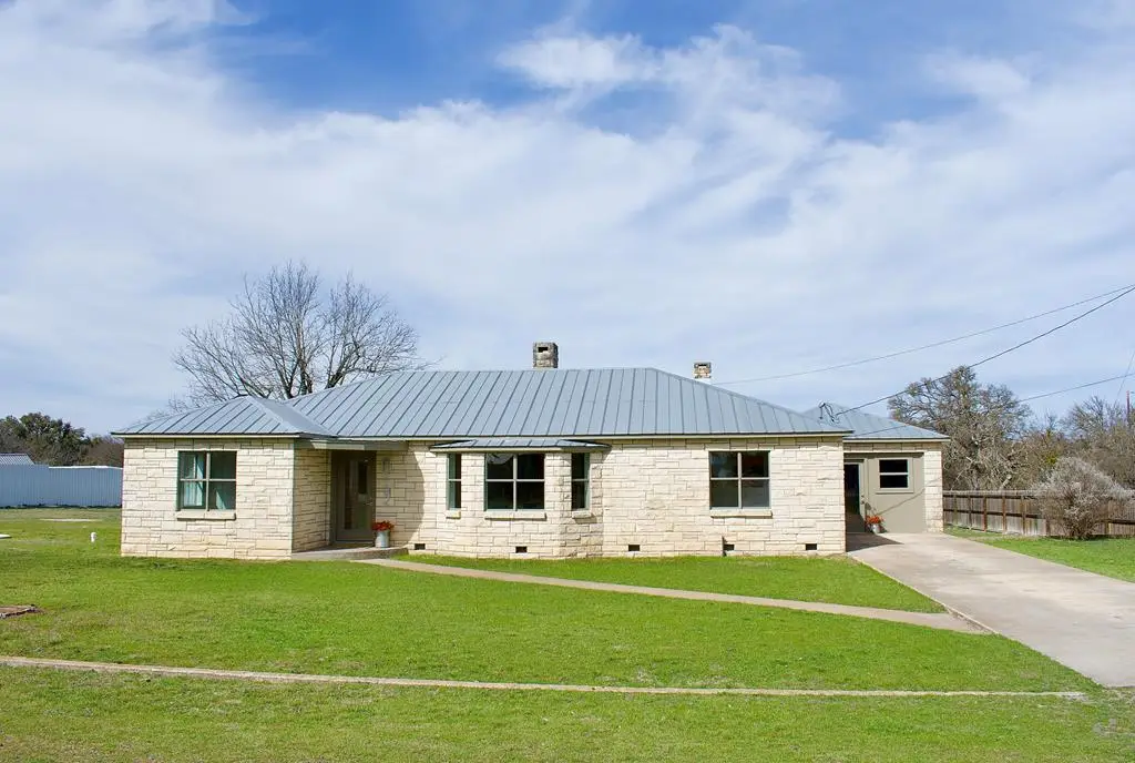 102 Myrtle St, Harper, TX 78631 - #1