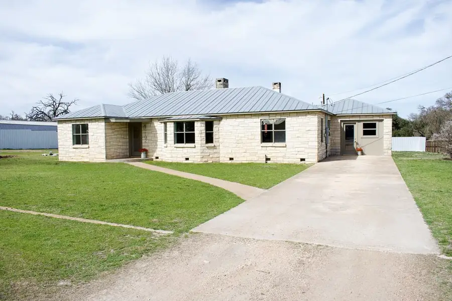 102 Myrtle St, Harper, TX 78631 - #3