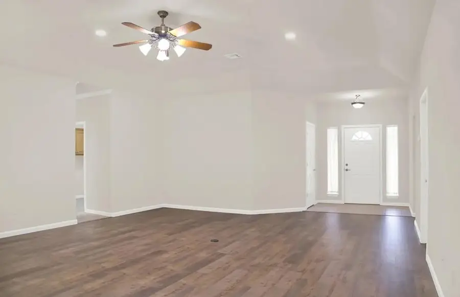 660 Oak Valley Dr, Kerrville, TX 78028 - #2