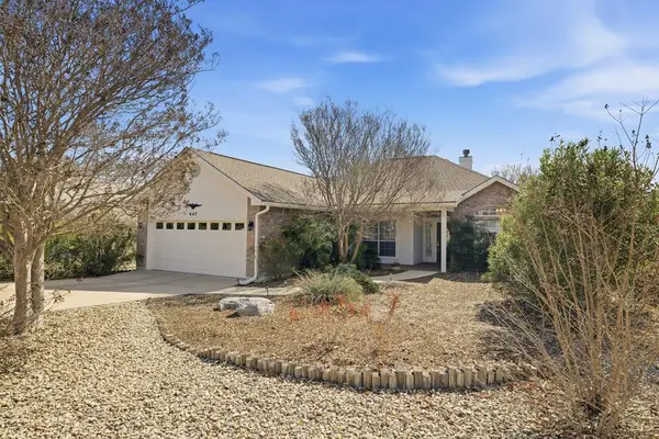 647 Oak Valley Dr, Kerrville, TX 78028