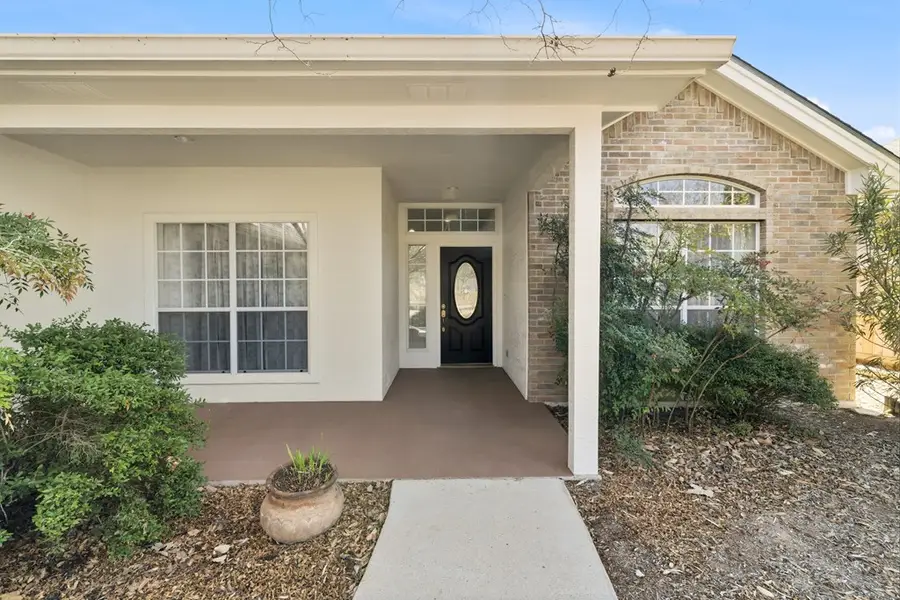 647 Oak Valley Dr, Kerrville, TX 78028 - #2