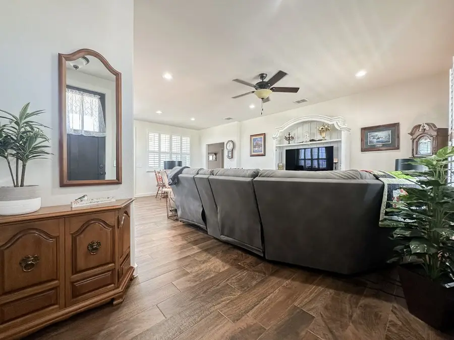 1048 Roanoke Ln, Kerrville, TX 78028 - #3