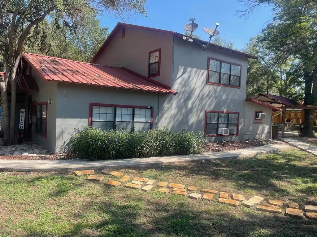 407 N Nueces St, Camp Wood, TX 78833 - #1