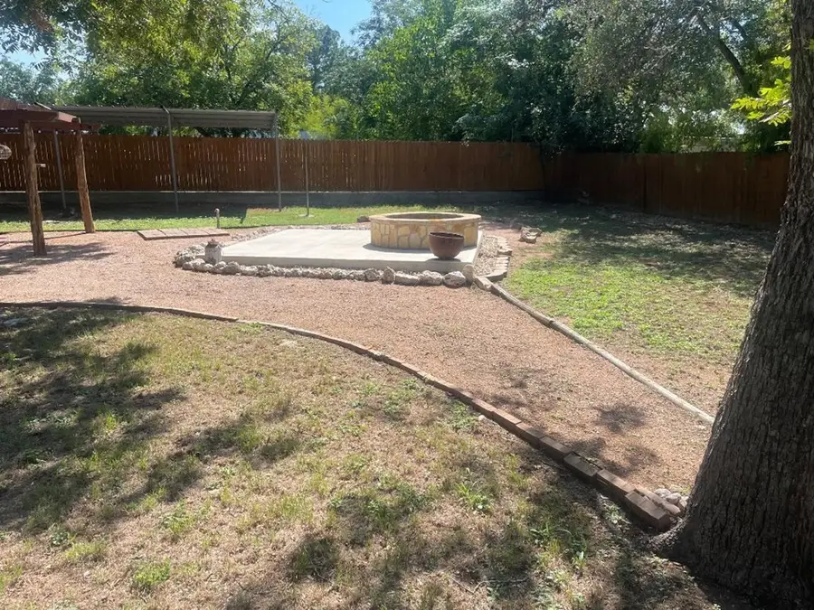 407 N Nueces St, Camp Wood, TX 78833 - #2