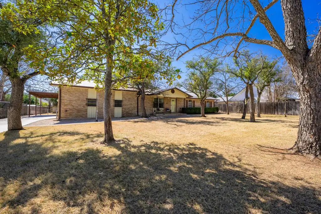 613 Harper Rd, Kerrville, TX 78028 - #1