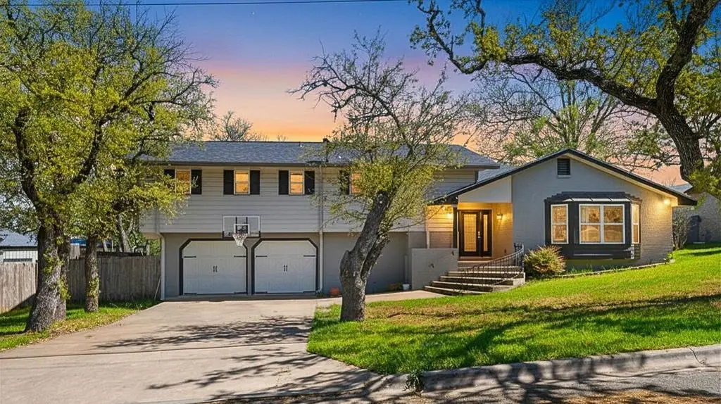 711 Cardinal Dr, Kerrville, TX 78028 - #1