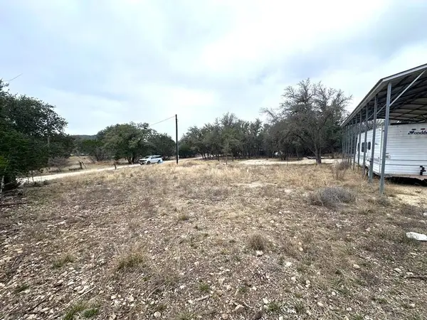 557 Squirrel Bend, Reagan Wells, TX 78801