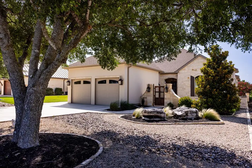 3116 E Pinnacle Club Dr, Kerrville, TX 78028 - #1