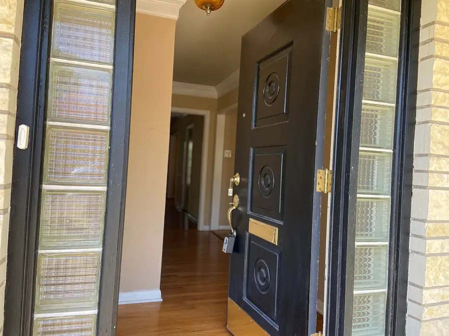 825 Myrta St, Kerrville, TX 78028 - #2