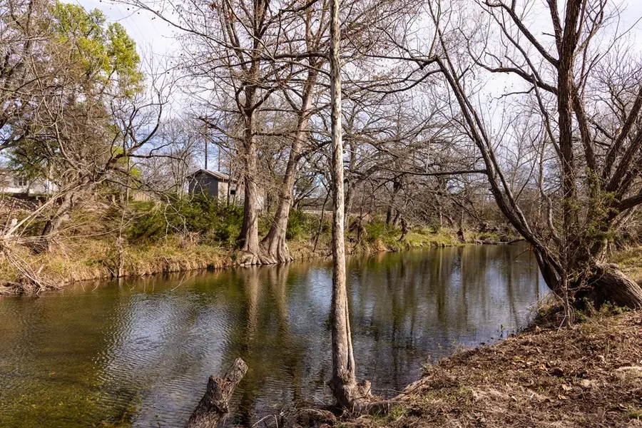 111 N Cloud Dr, Kerrville, TX 78028 - #2