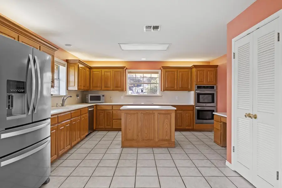 111 N Cloud Dr, Kerrville, TX 78028 - #3