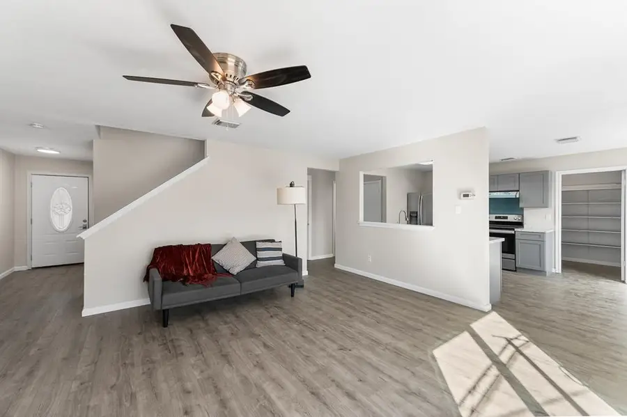 8010 Chestnut Gate Dr, Converse, TX 78109 - #3