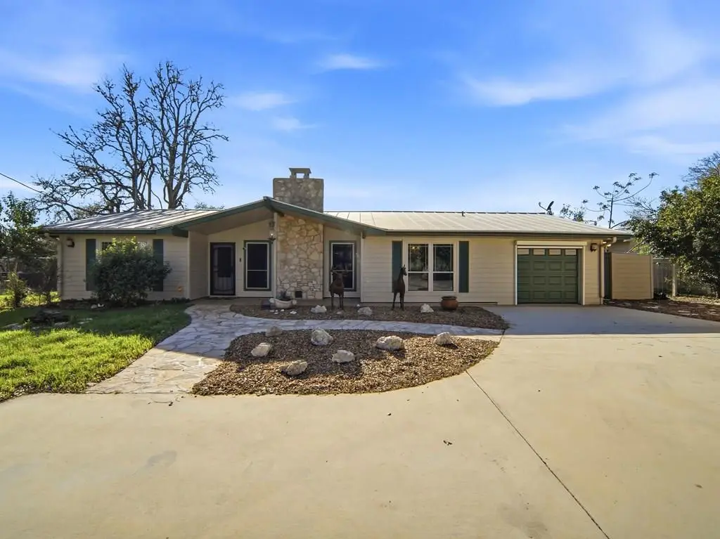 159 Thornton Ln, Lakehills, TX 78063 - #1