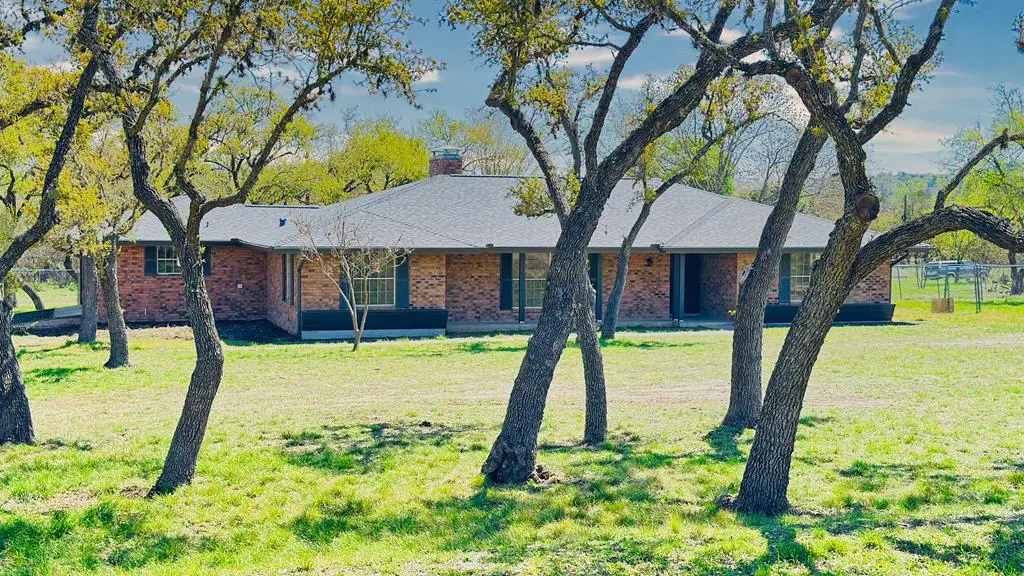 107 S Royal Oaks Rd, Kerrville, TX 78028 - #1