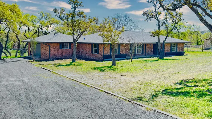 107 S Royal Oaks Rd, Kerrville, TX 78028 - #3