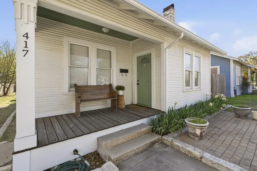 417 Elm St, Kerrville, TX 78028 - #1