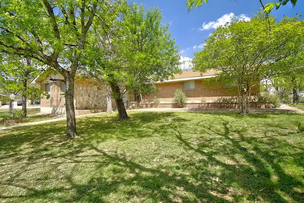1900 Michelle Dr, Kerrville, TX 78028