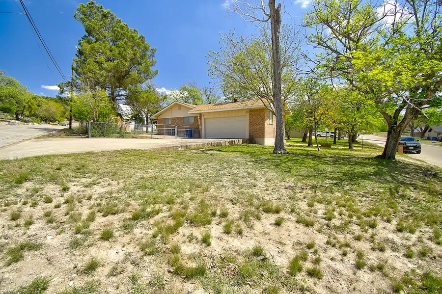 1900 Michelle Dr, Kerrville, TX 78028 - #2