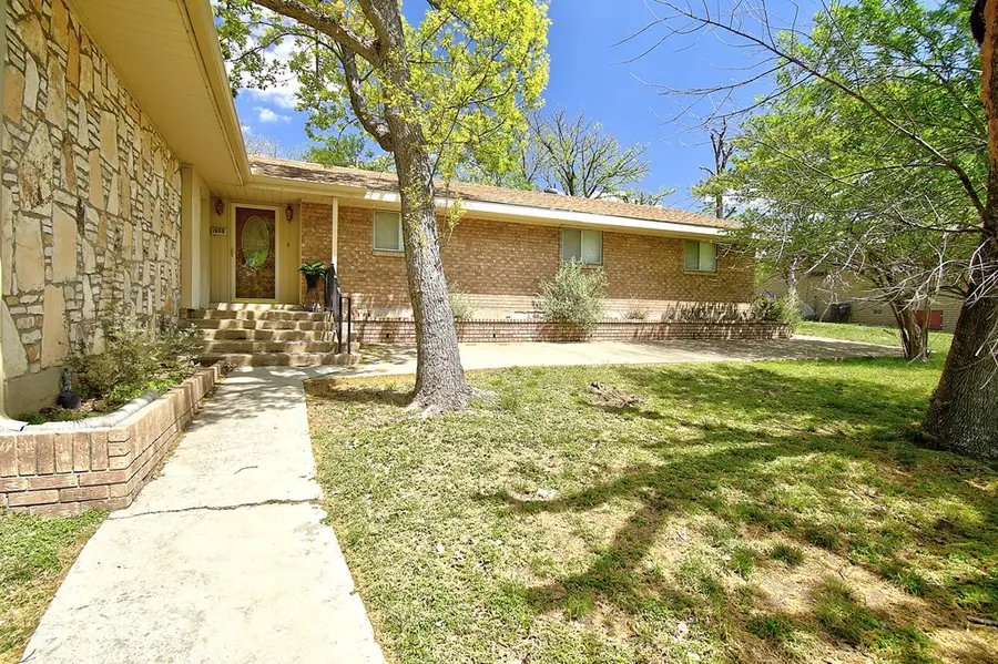 1900 Michelle Dr, Kerrville, TX 78028 - #3