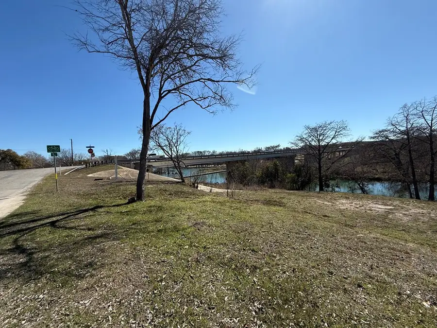 3147/49 Riverside Dr, Kerrville, TX 78028 - #2