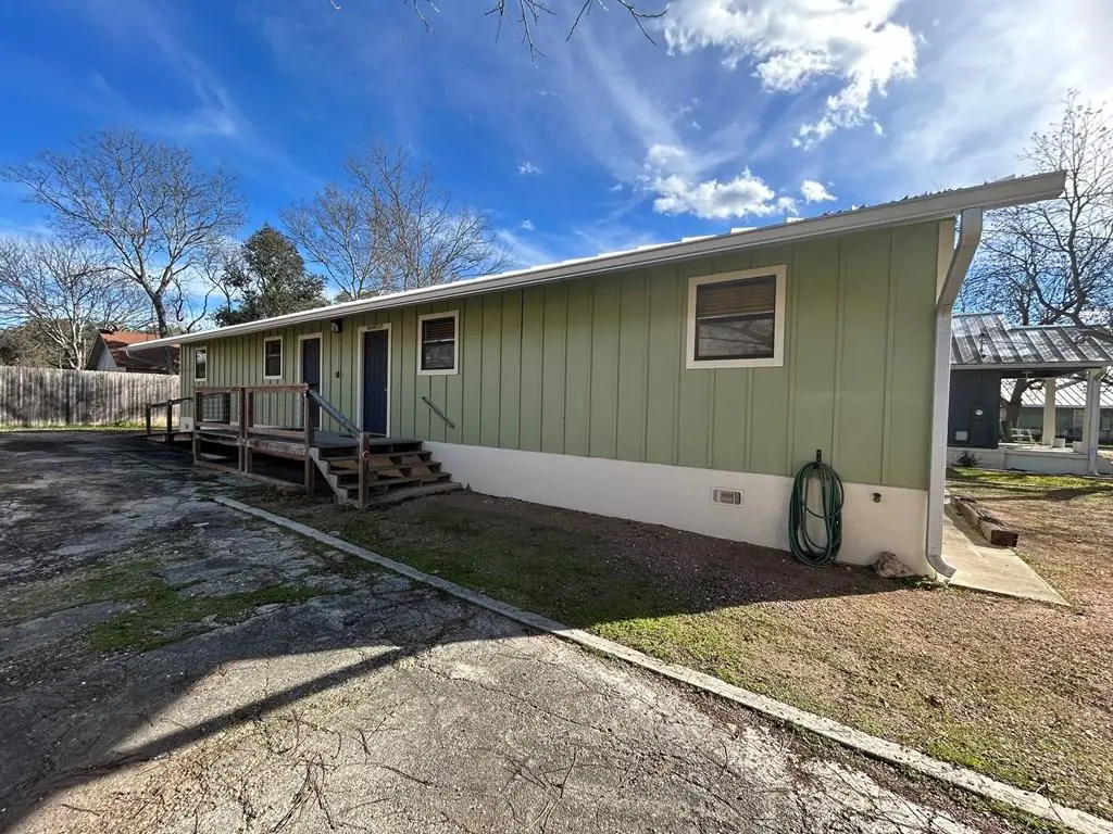 1520 Water St, Kerrville, TX 78028 - #1