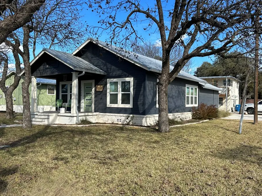 1524 N Water St, Kerrville, TX 78028 - #3