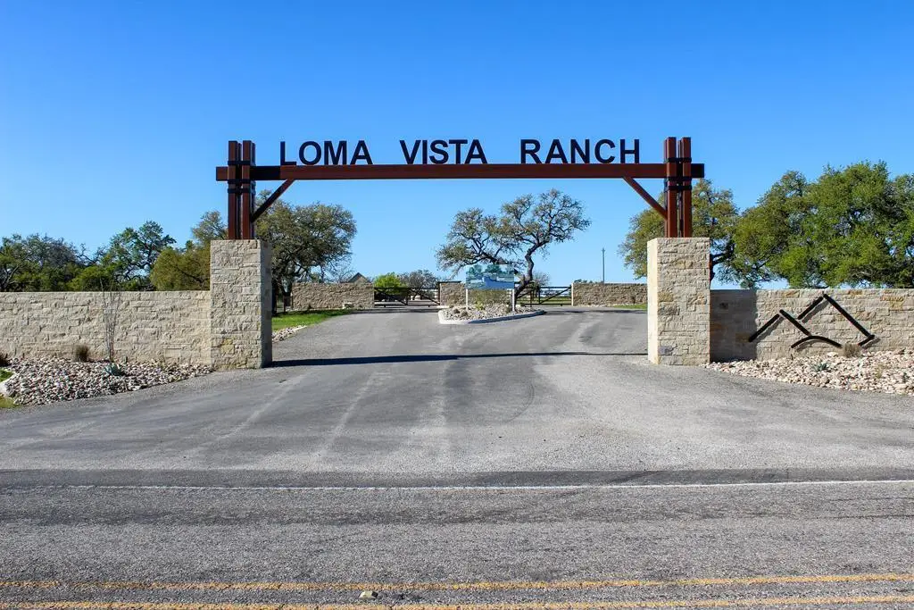 135 Cattlemans Crossing Dr, Harper, TX 78631 - #1